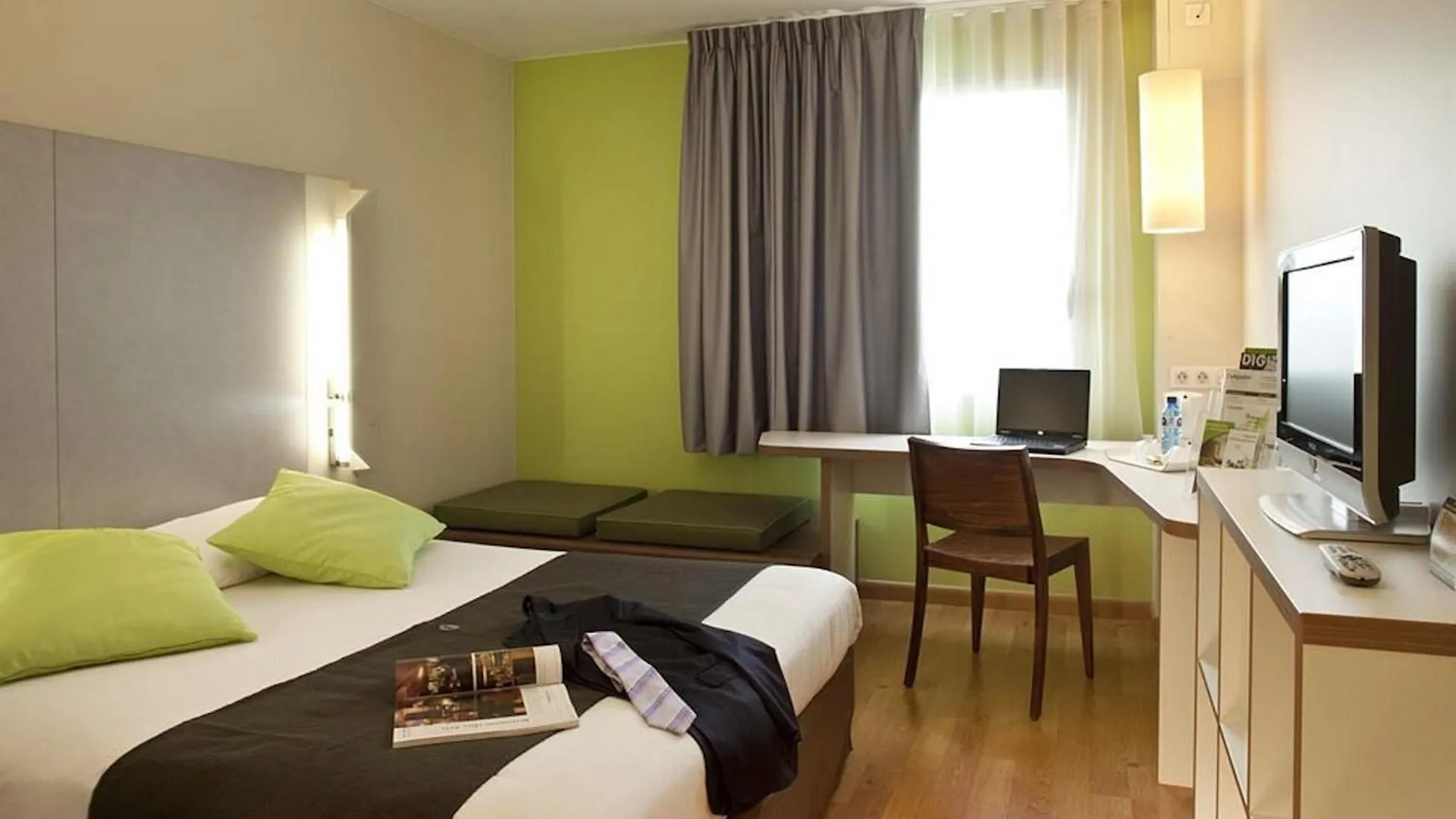 Travelodge Bcn Cornella Fira Cornella de Llobregat Hotel